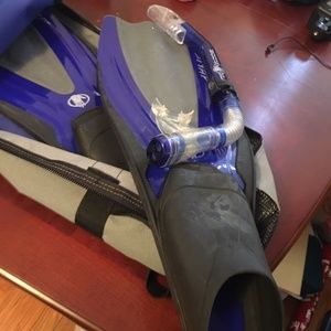 Body Glove Snorkel Set and Bag